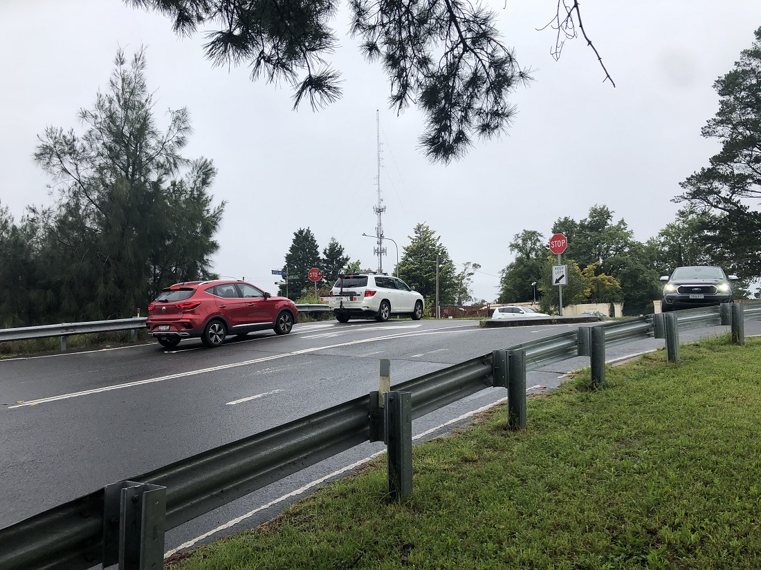 Cars queue up to leave Tablelands Rd t-junction onto the Great Western Highway Wentworth Falls near the site of the proposed Blue Mountains Wildlife Park.